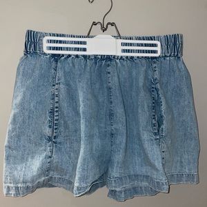 Free people size medium pull on shorts. great condition.